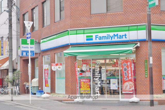 コンビニ　ファミリーマート（コンビニ）まで104m