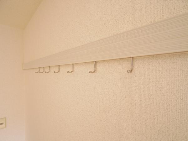 居室・リビング　自在に動かせるピクチャーレールが付いています♪※同間取別室