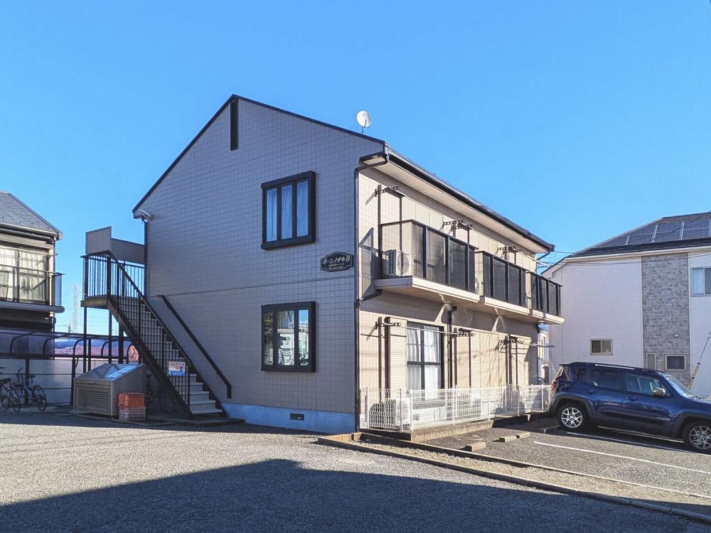 建物外観　２階建ての１階のお部屋です