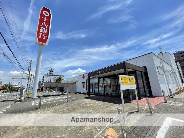 銀行　（株）十六銀行／港支店（銀行）まで667m