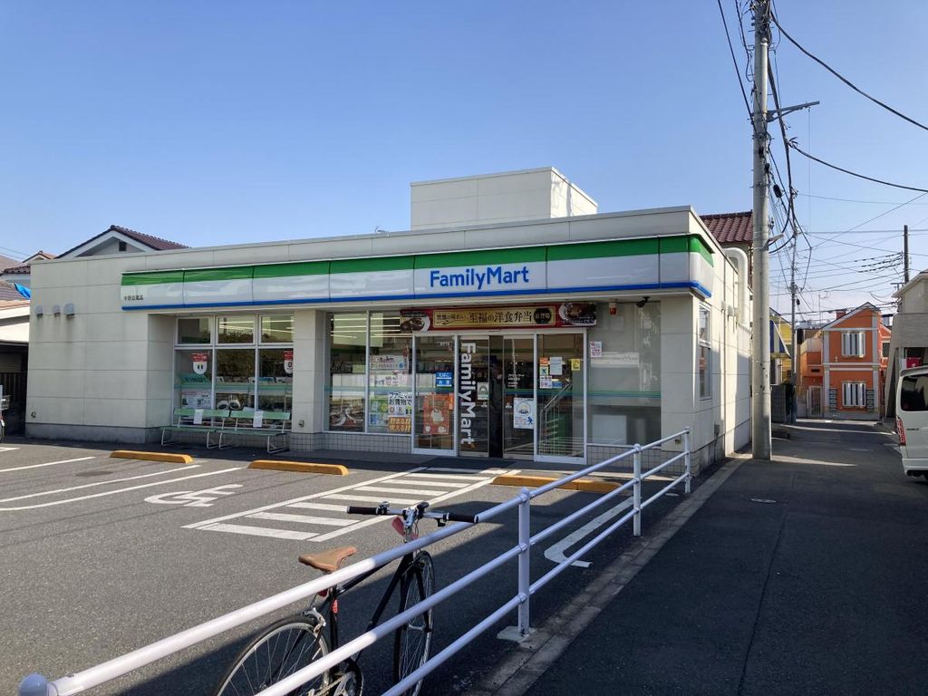 コンビニ　ファミリーマート中野白鷺店（コンビニ）まで220m