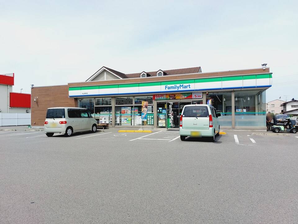 コンビニ　ファミリーマート松山束本店（コンビニ）まで304m