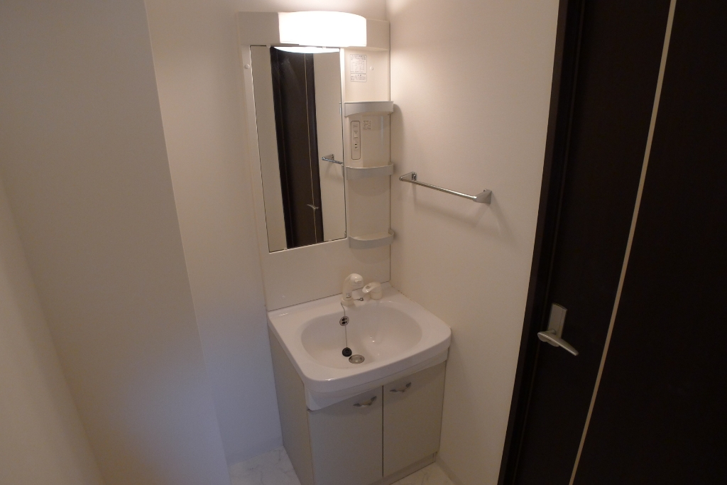 洗面設備　※同タイプ別室の写真です。現況を優先とします。