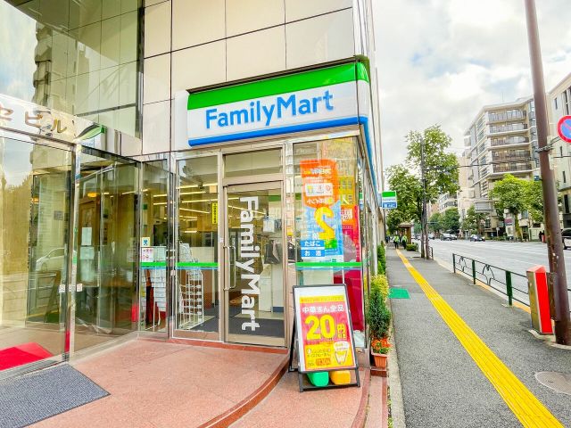 コンビニ　ファミリーマート 四谷四丁目店（コンビニ）まで309m
