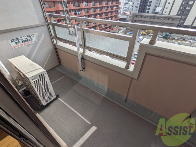 バルコニー　バルコニーは奥行きがあるので作業がしやすそうです。