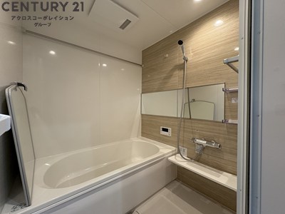 バス・シャワールーム　追い炊き機能つき。