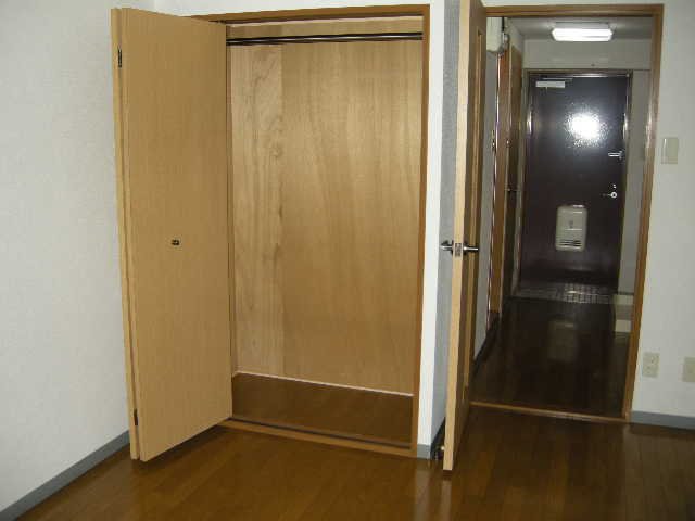 収納　※他室の参考写真です