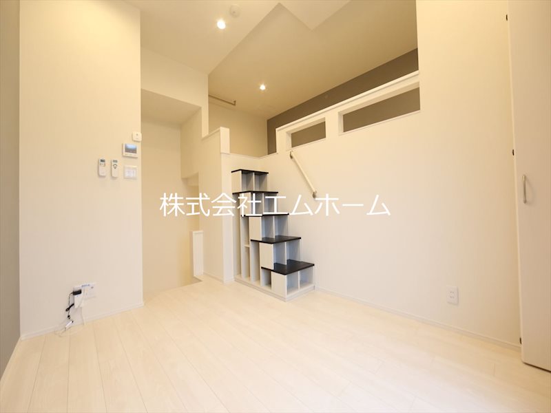 居室・リビング　洋室6.1帖　上段ロフト5.6帖（収納にも使えます）同型写真