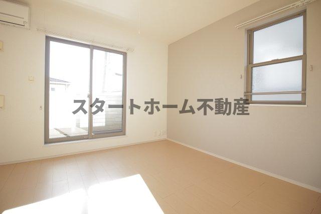 居室・リビング　こちらのリビングで趣味の時間をお楽しみください