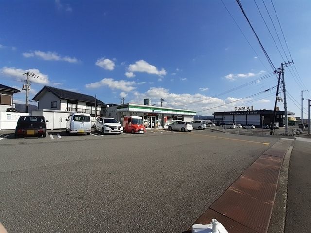 コンビニ　ファミリーマート 野市東野店（コンビニ）まで500m