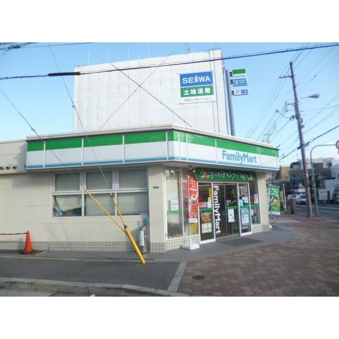 コンビニ　ファミリーマート（コンビニ）まで350m