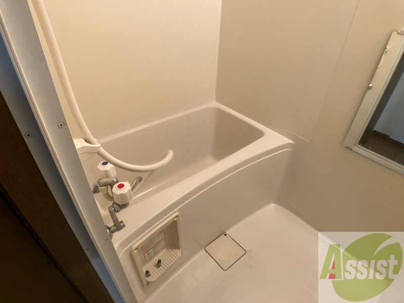 バス・シャワールーム　ユニットバスです。疲れを癒すのに欠かせませんね！