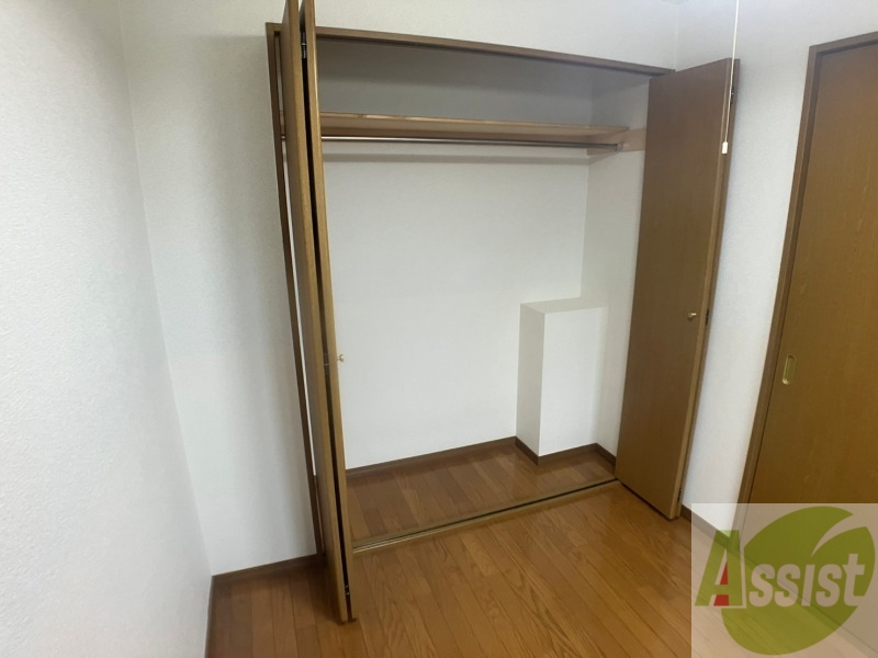 収納　寝室の収納です。部屋がすっきり片付きます。