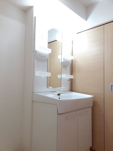 洗面設備　忙しい朝には欠かせない洗面所です