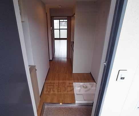 玄関　洗濯機は室内に設置可能です