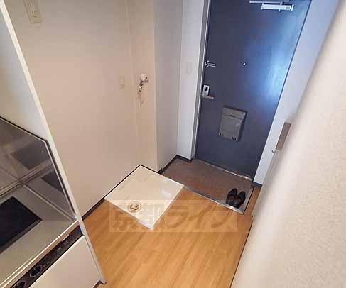 玄関　洗濯機は室内に設置可能です