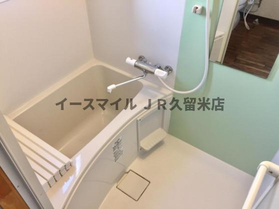 バス・シャワールーム　コンパクトで使いやすいお風呂です