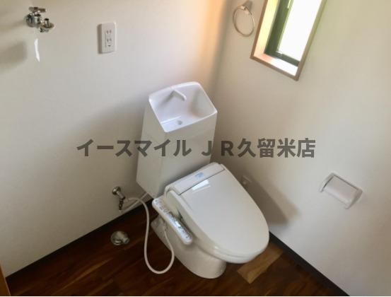 トイレ　落ち着いた色調のトイレです