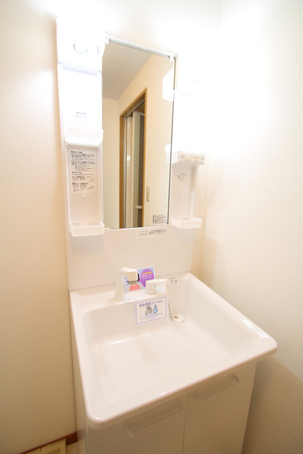 洗面設備　※別室の参考写真です