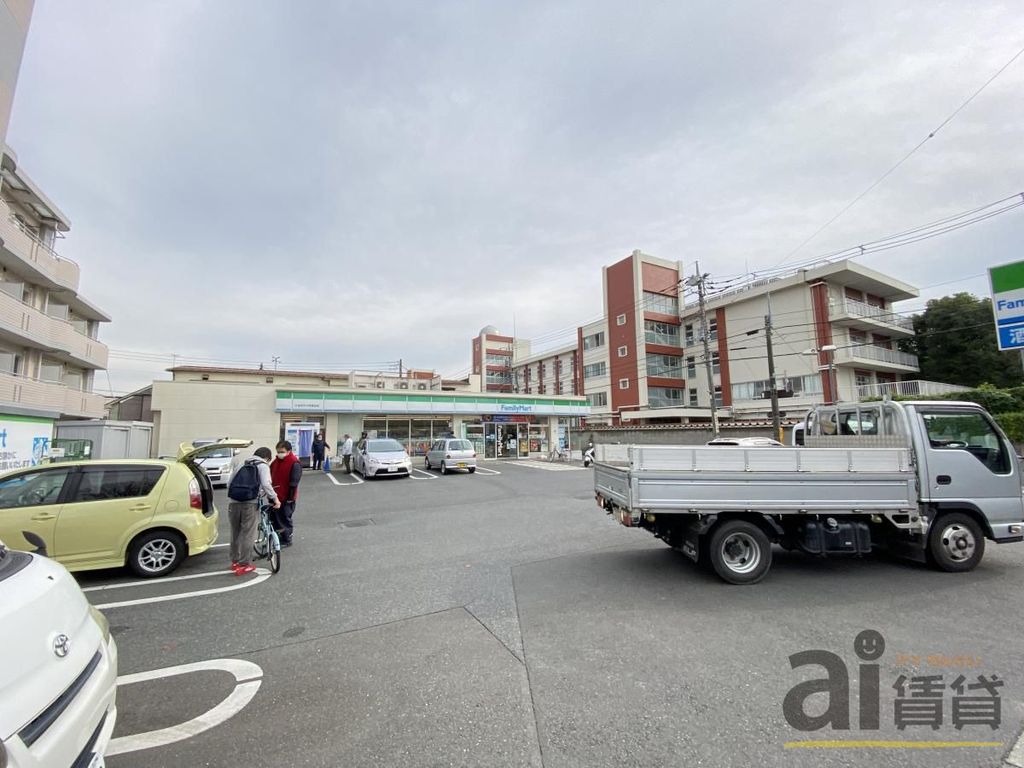 コンビニ　ファミリーマート小金井中大附属前店（コンビニ）まで1290m