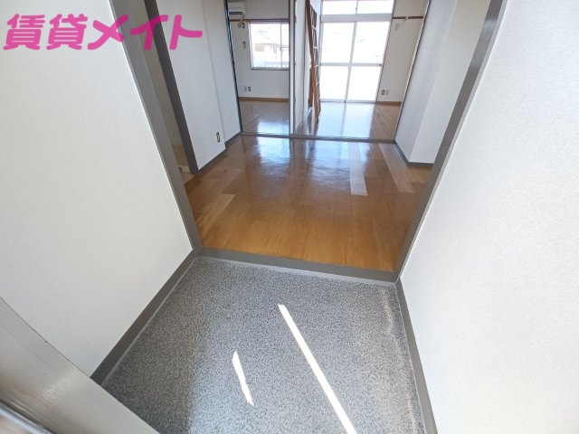 玄関　別部屋同型反転タイプです。