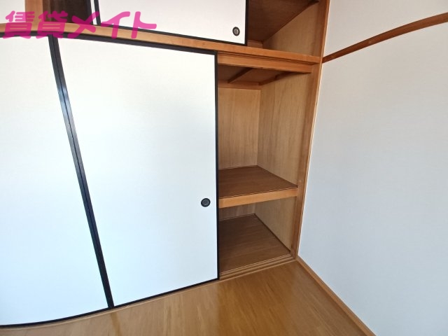 収納　別部屋同型反転タイプです。