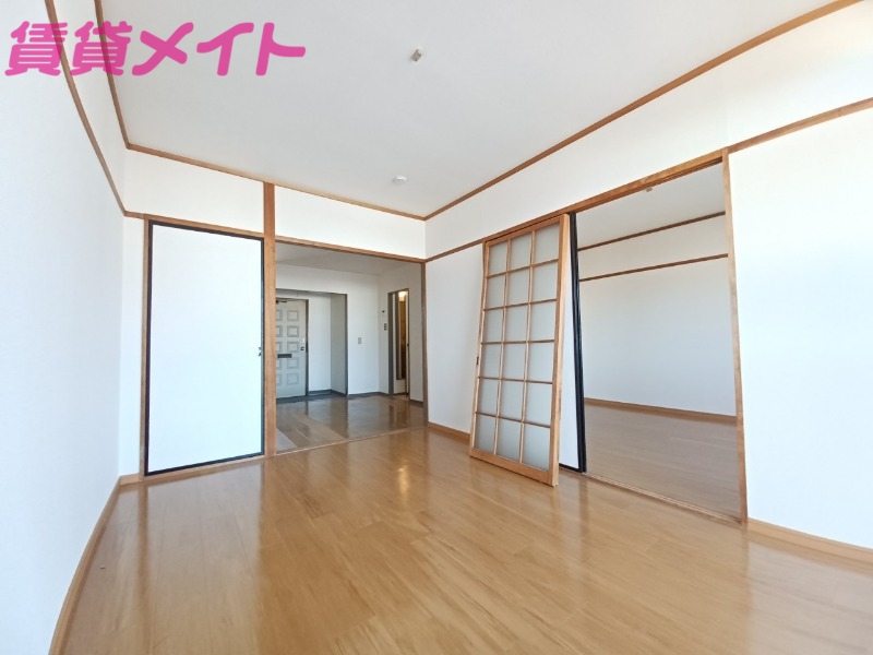 居室・リビング　別部屋同型反転タイプです。