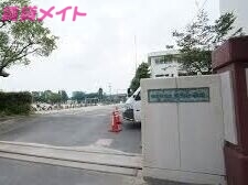 小学校　四日市市立羽津小学校（小学校）まで529m