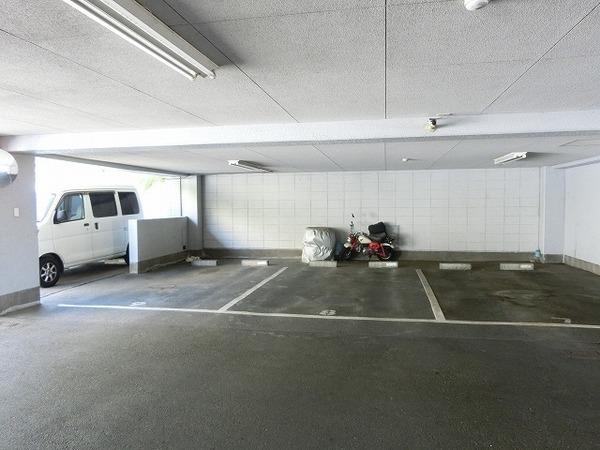 駐車場　敷地内駐車場！