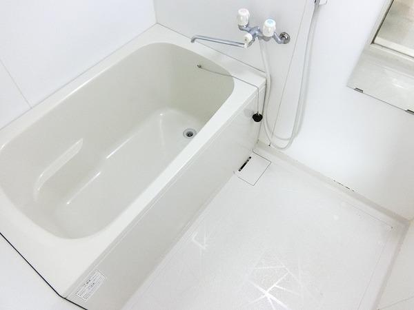 バス・シャワールーム　キレイにリフォームされています！