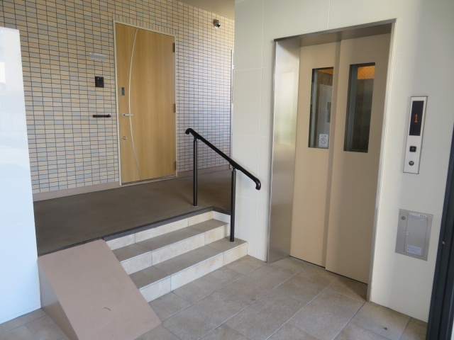 エントランス　エレベーター