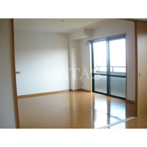 居室・リビング　同物件別部屋です。