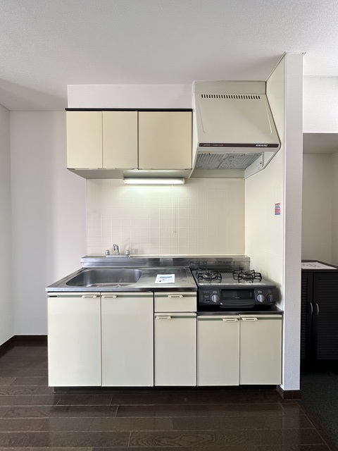 キッチン　別部屋参考写真です