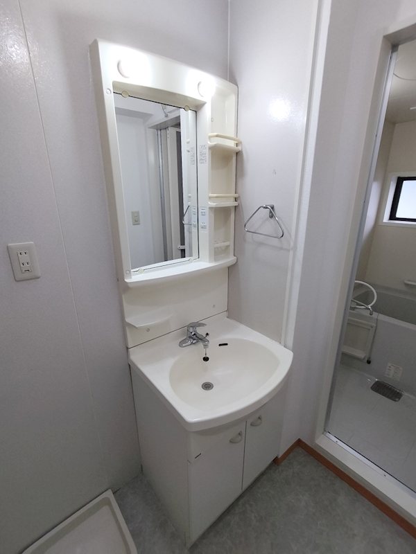 洗面設備　退去予定の為、別部屋写真参照。