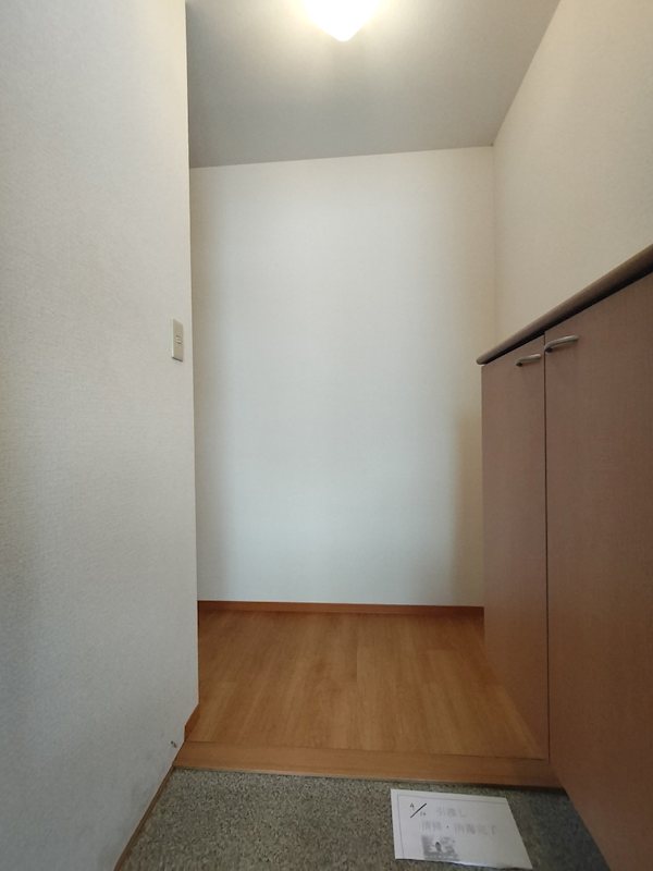 玄関　退去予定の為、別部屋写真参照。