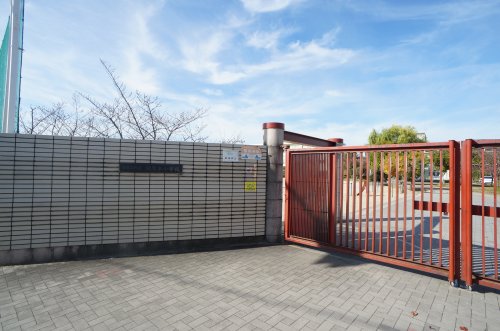 小学校　田原本小学校（小学校）まで818m