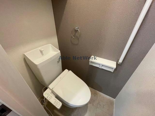 トイレ　同型モデル参考写真