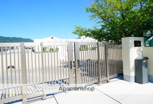 小学校　奈良市立飛鳥小学校（小学校）まで517m