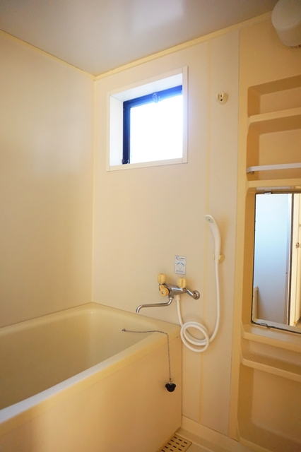 バス・シャワールーム　※補修前の参考画像の為、設備等は現況優先。