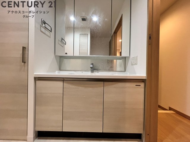 トイレ　温水洗浄暖房便座です♪