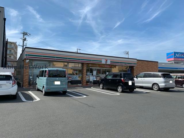 コンビニ　セブンイレブン豊橋柱三番町店（コンビニ）まで688m