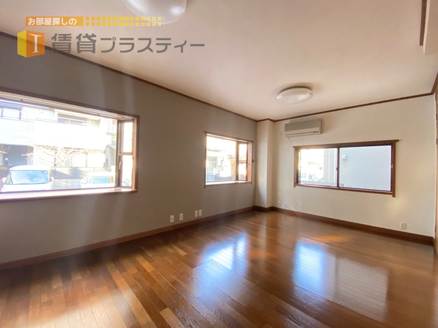 居室・リビング　２面採光の風通しの良いお部屋です。