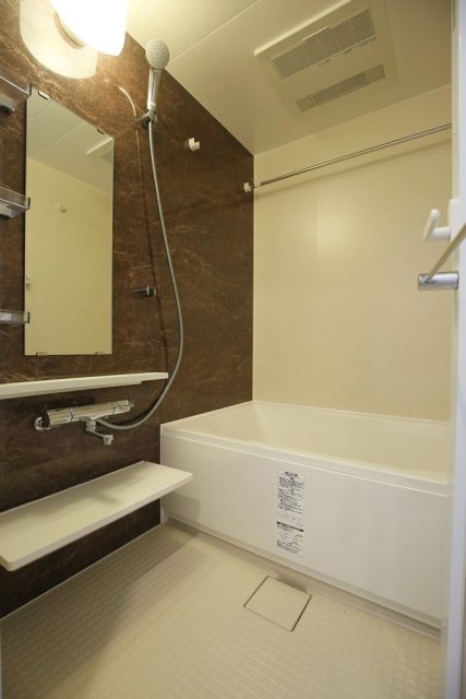 バス・シャワールーム　バスルーム