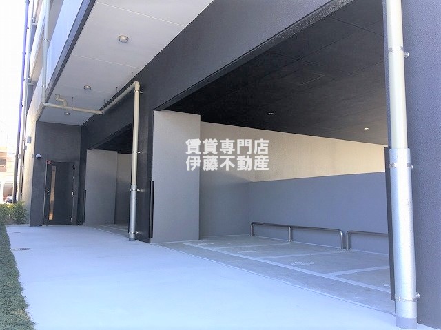駐車場　バイク置き場もあり
