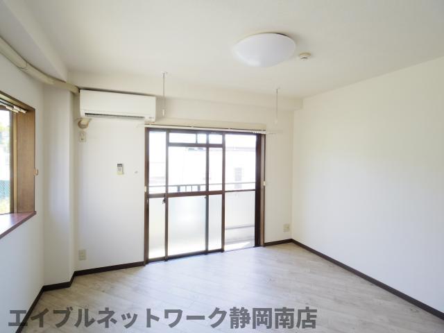 居室・リビング　使いやすい居間です