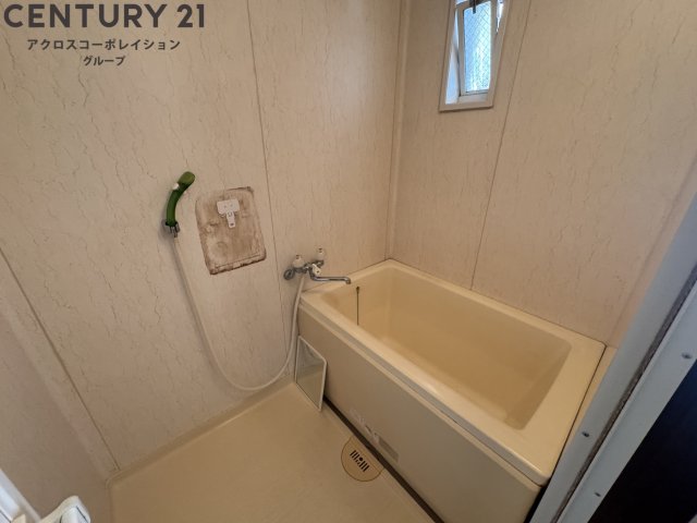 バス・シャワールーム　窓付きで換気が楽々！