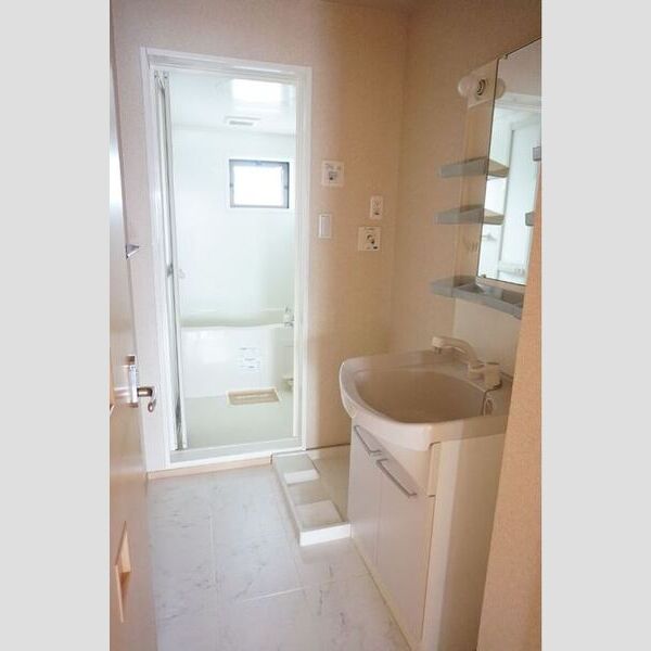 洗面設備　使いやすい洗面所です