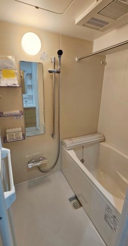 バス・シャワールーム　嬉しい追い焚き・浴室乾燥機付きです♪