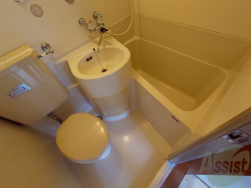 バス・シャワールーム　ユニットバスです。疲れを癒すのに欠かせませんね！