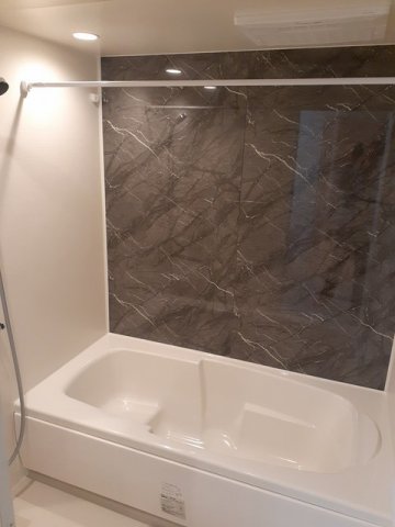 バス・シャワールーム　落ち着いた空間のお風呂です